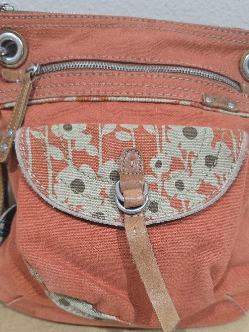 🌼Fossil Rust Canvas Crossbody & Coin Wallet with Floral Accent - Picture 4 of 16